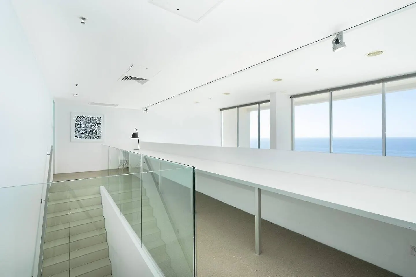 Stunning Oceanfront Luxury With Rooftop Pool Голд-Кост