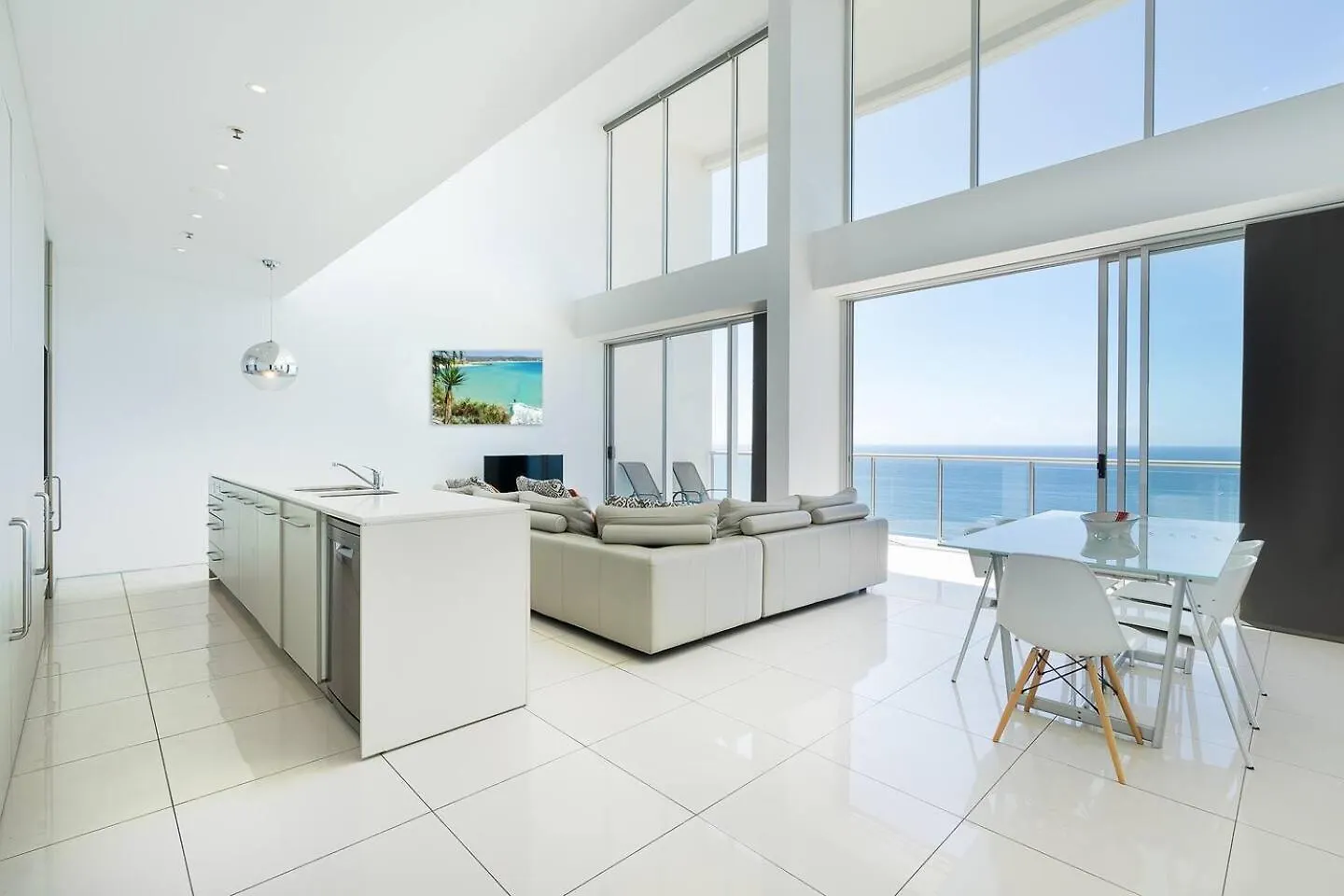 Stunning Oceanfront Luxury With Rooftop Pool Голд-Кост 0*,  Австралия