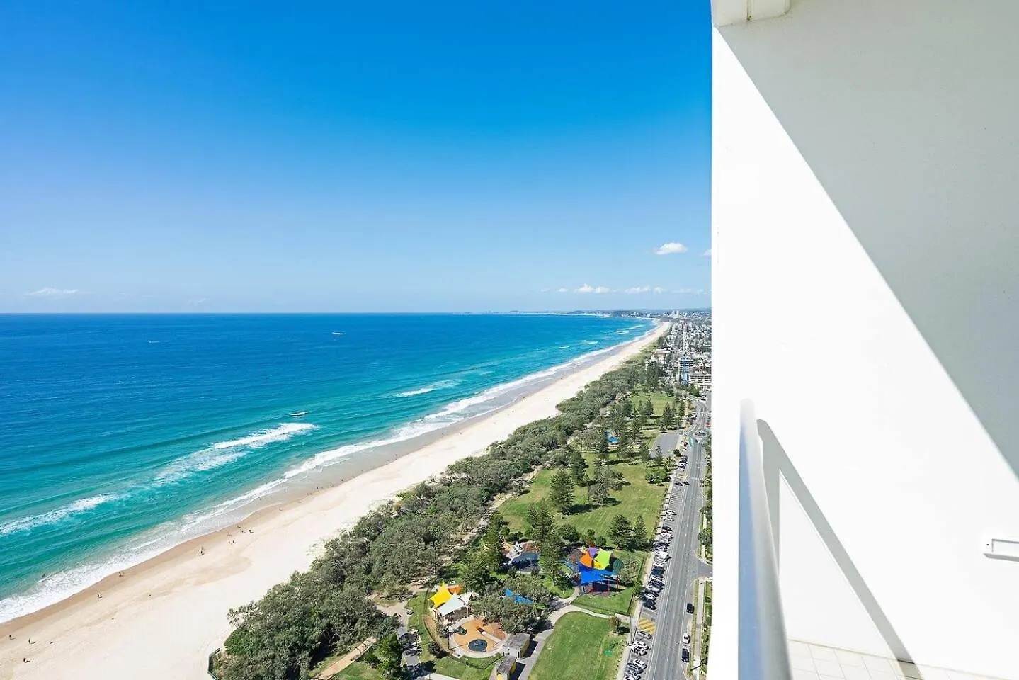 Stunning Oceanfront Luxury With Rooftop Pool Голд-Кост