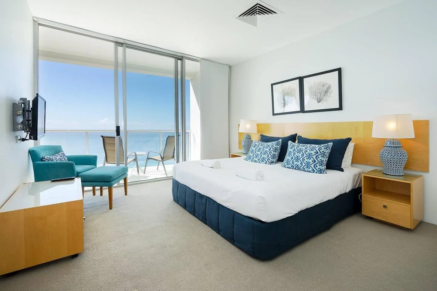 شقة Stunning Oceanfront Luxury With Rooftop Pool غولد كوست أستراليا